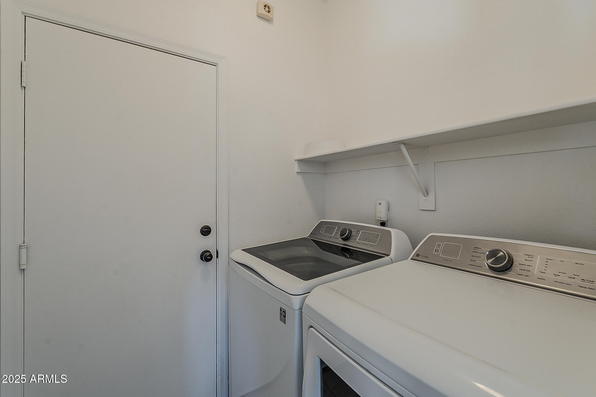 2286 East Peach Tree Drive Chandler, AZ 85249 - Photo 28 of 33 a utility room with dryer and washer