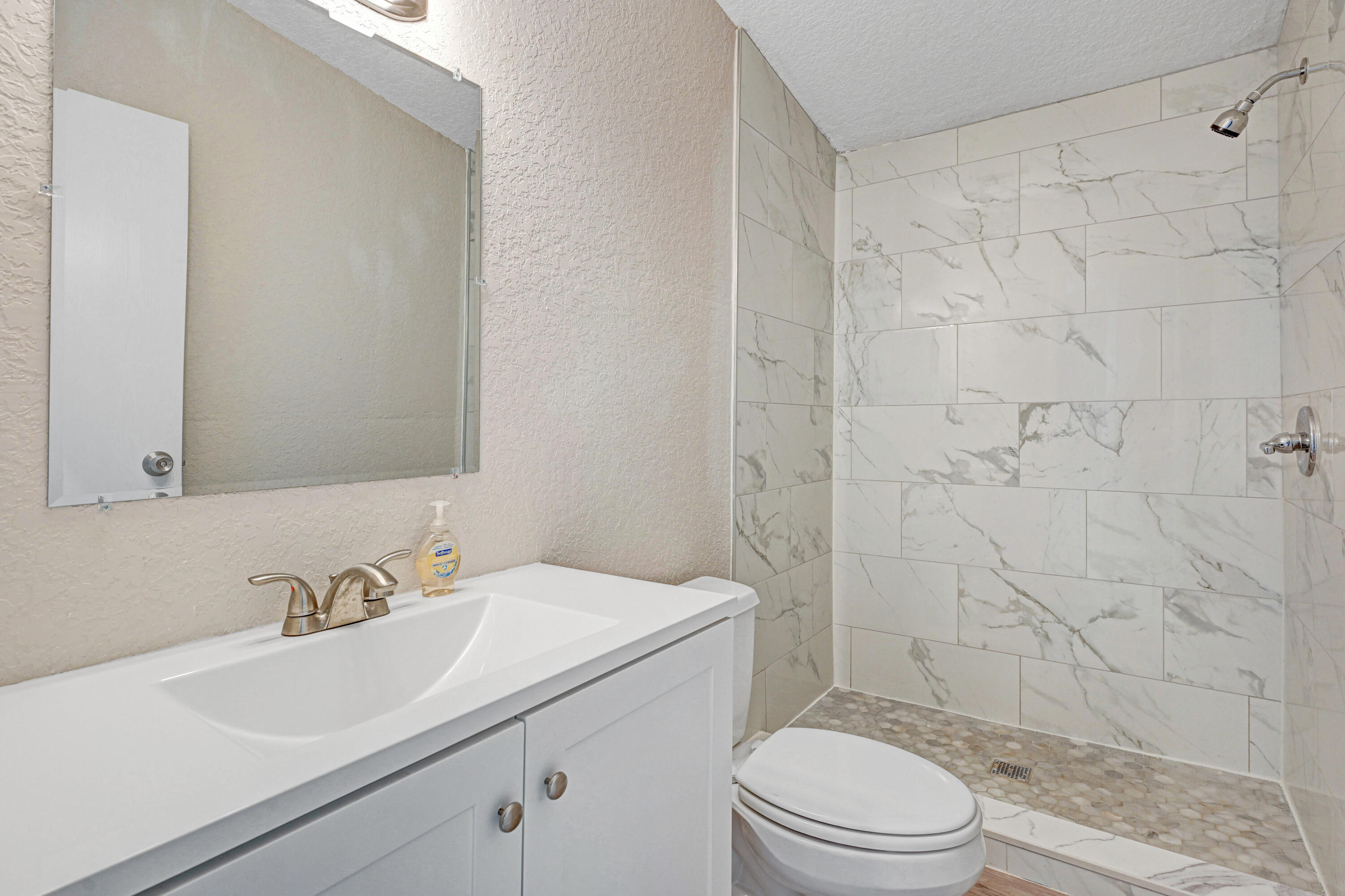 1515 Seneca Drive Melbourne, FL 32935 - Photo 21 of 28 Second Bath with Tile Shower