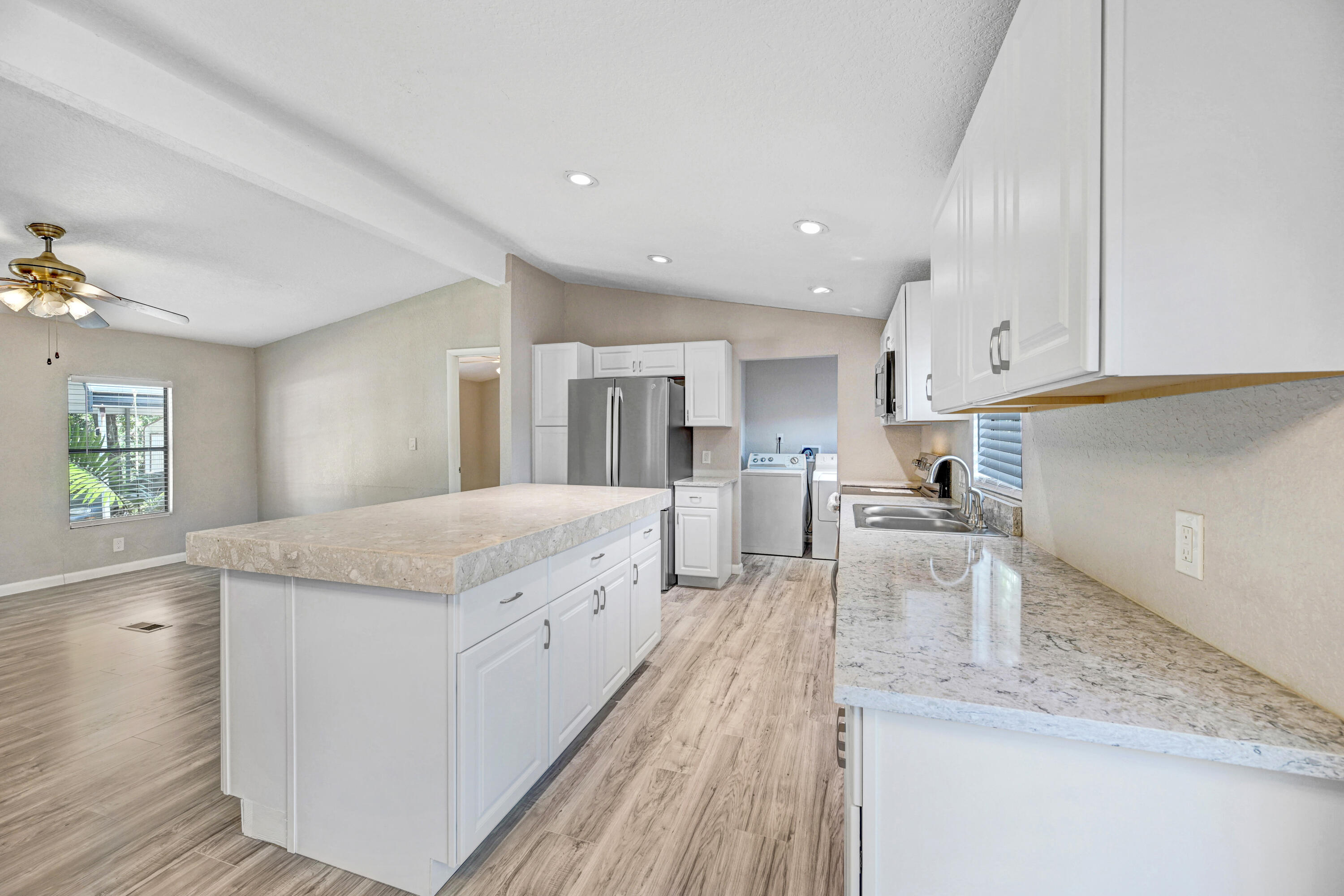 1515 Seneca Drive Melbourne, FL 32935 - Photo 5 of 28 QUARTZ Countertops