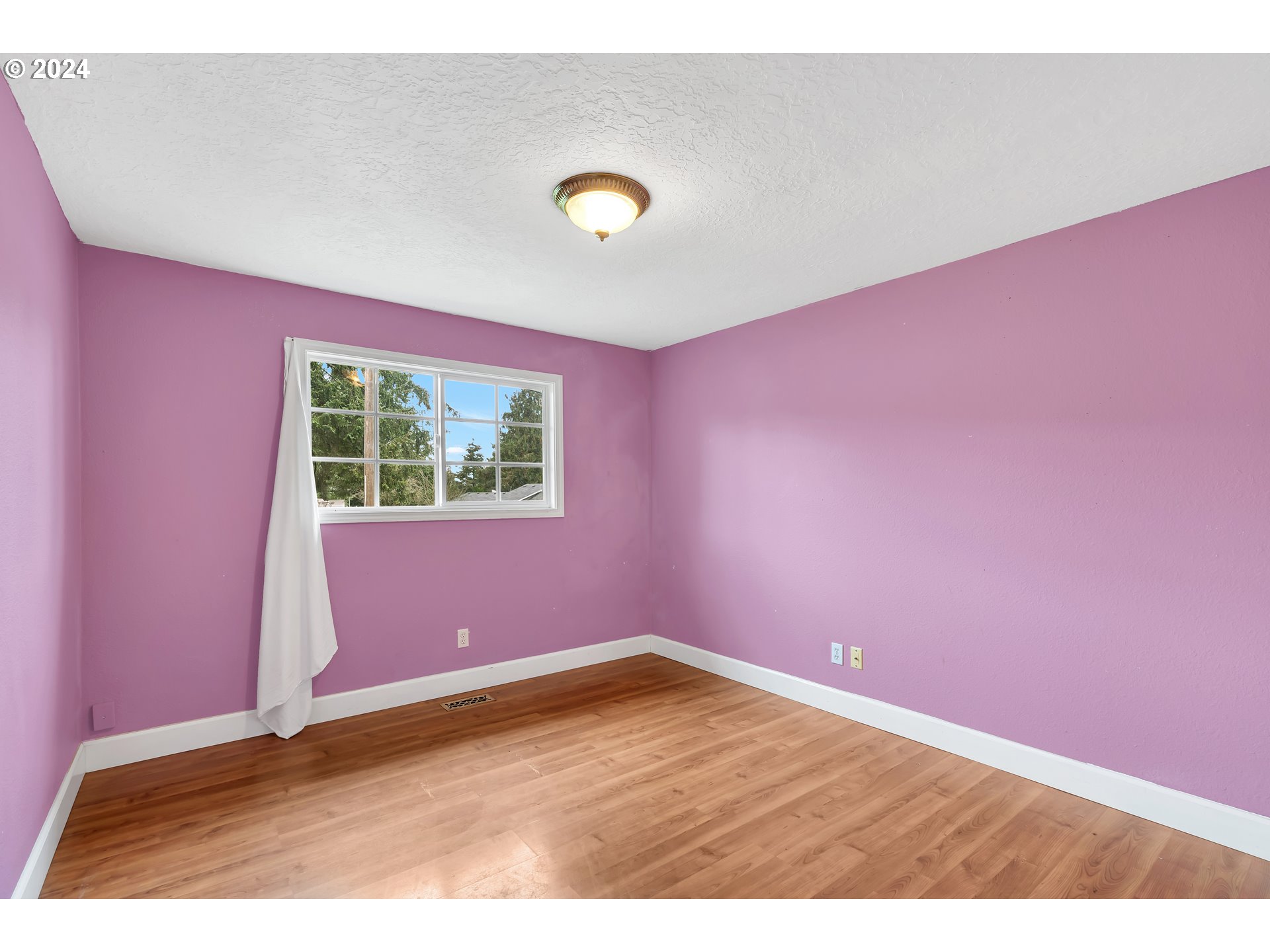 822 Olson Road Longview, WA 98632 - Photo 17 of 27 an empty room with wooden floor and windows
