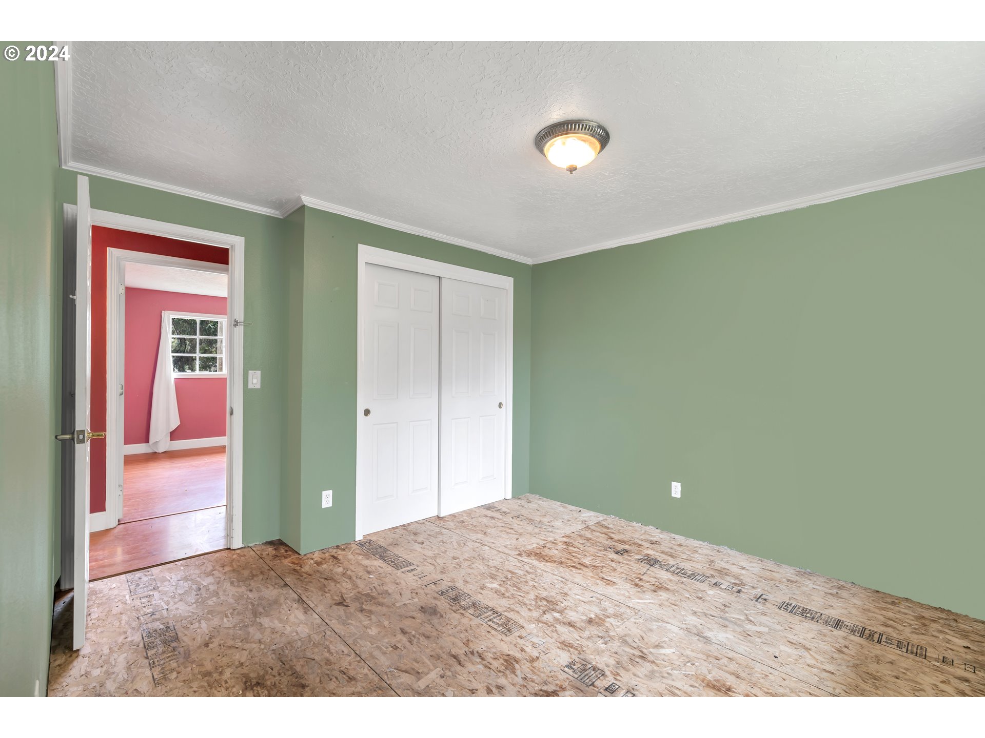 822 Olson Road Longview, WA 98632 - Photo 21 of 27 a view of an empty room and window