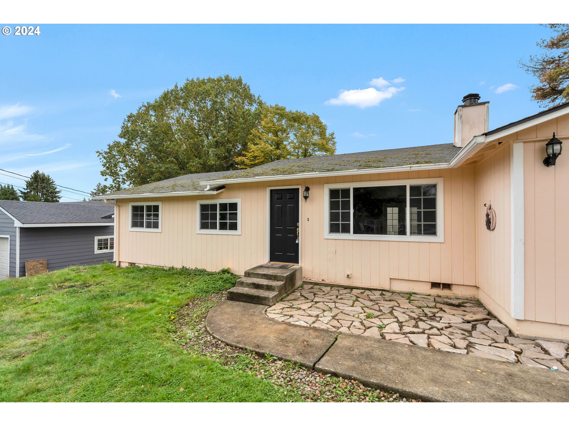 822 Olson Road Longview, WA 98632 - Photo 4 of 27 a view of a house with backyard