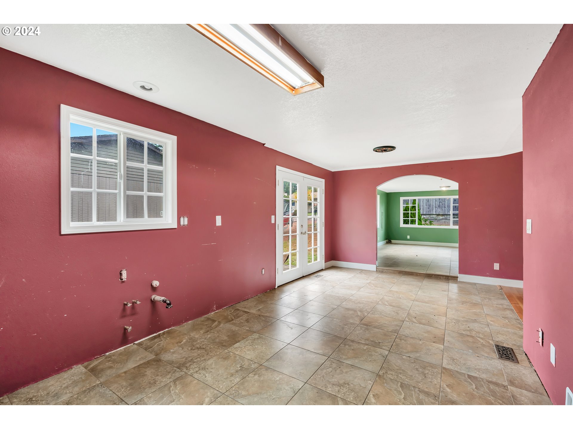 822 Olson Road Longview, WA 98632 - Photo 10 of 27 a view of an empty room with window