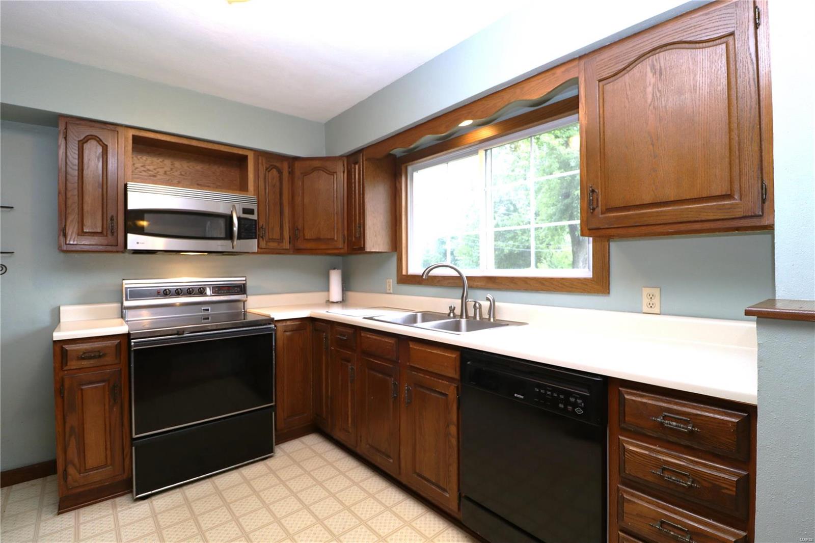 524 Thorngate Road Granite City, IL 62040 - Photo 7 of 29 Gallery Image 7