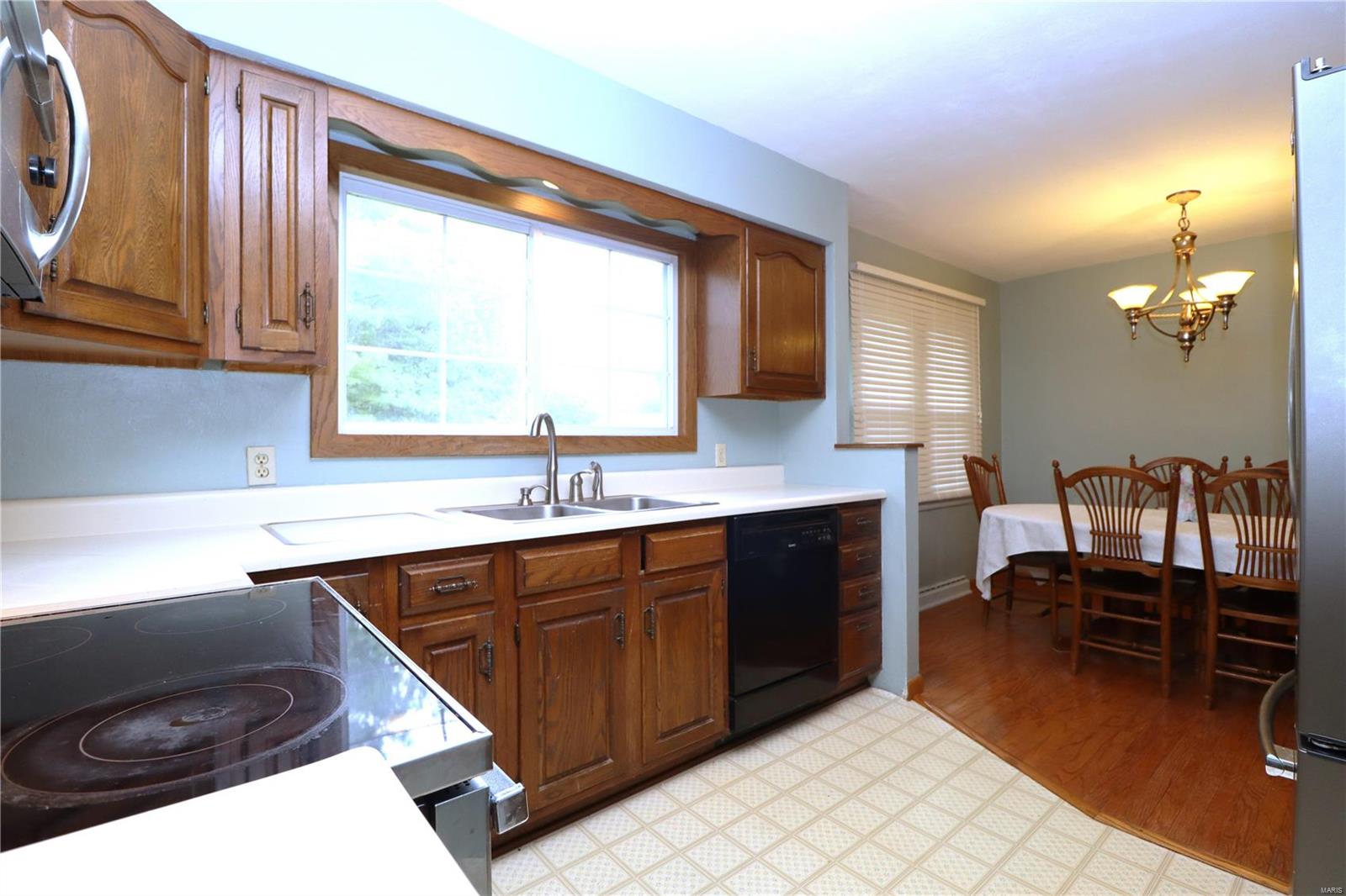 524 Thorngate Road Granite City, IL 62040 - Photo 8 of 29 Gallery Image 8