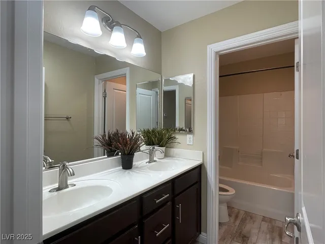 $2,200 | 5669 Sleeping Creek Street, North Las Vegas, NV 89081