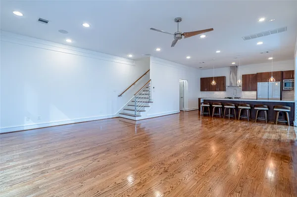 $3,700 | 5321 Lillian Street, Houston, TX 77007