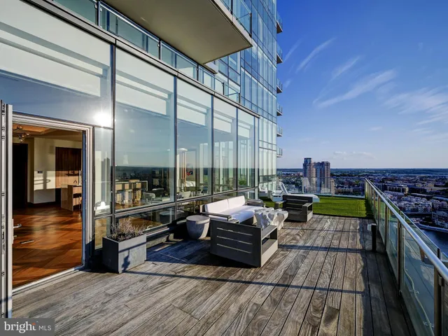 $3,675,000 | 300 International Drive, Unit 2302, Baltimore, MD 21202