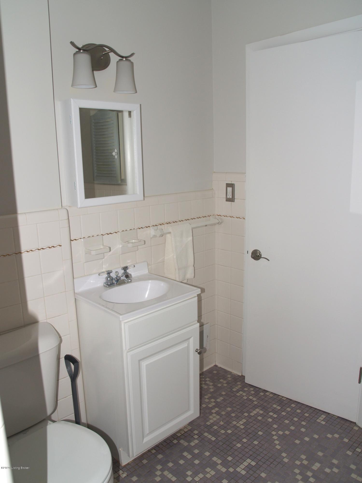 4013 Wimpole Road Louisville, KY 40218 - Photo 26 of 36 P1010687