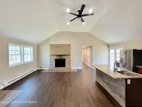 $1,800 | 867 Underwood Road West, East Stroudsburg, PA 18302