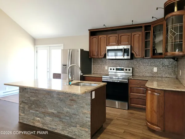 $1,800 | 867 Underwood Road West, East Stroudsburg, PA 18302