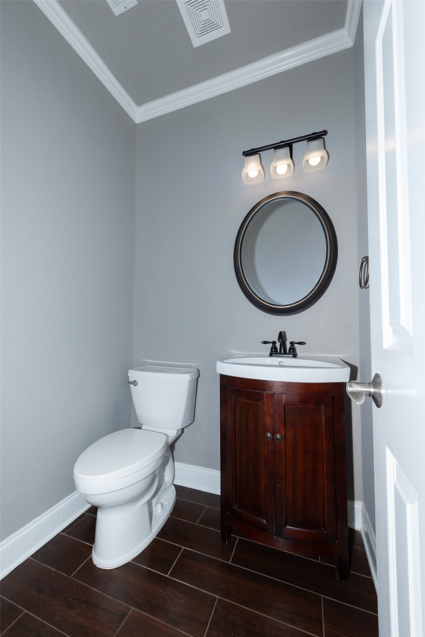 184 Tulip Cove Kyle, TX 78640 - Photo 15 of 40 a bathroom with a toilet a sink and mirror