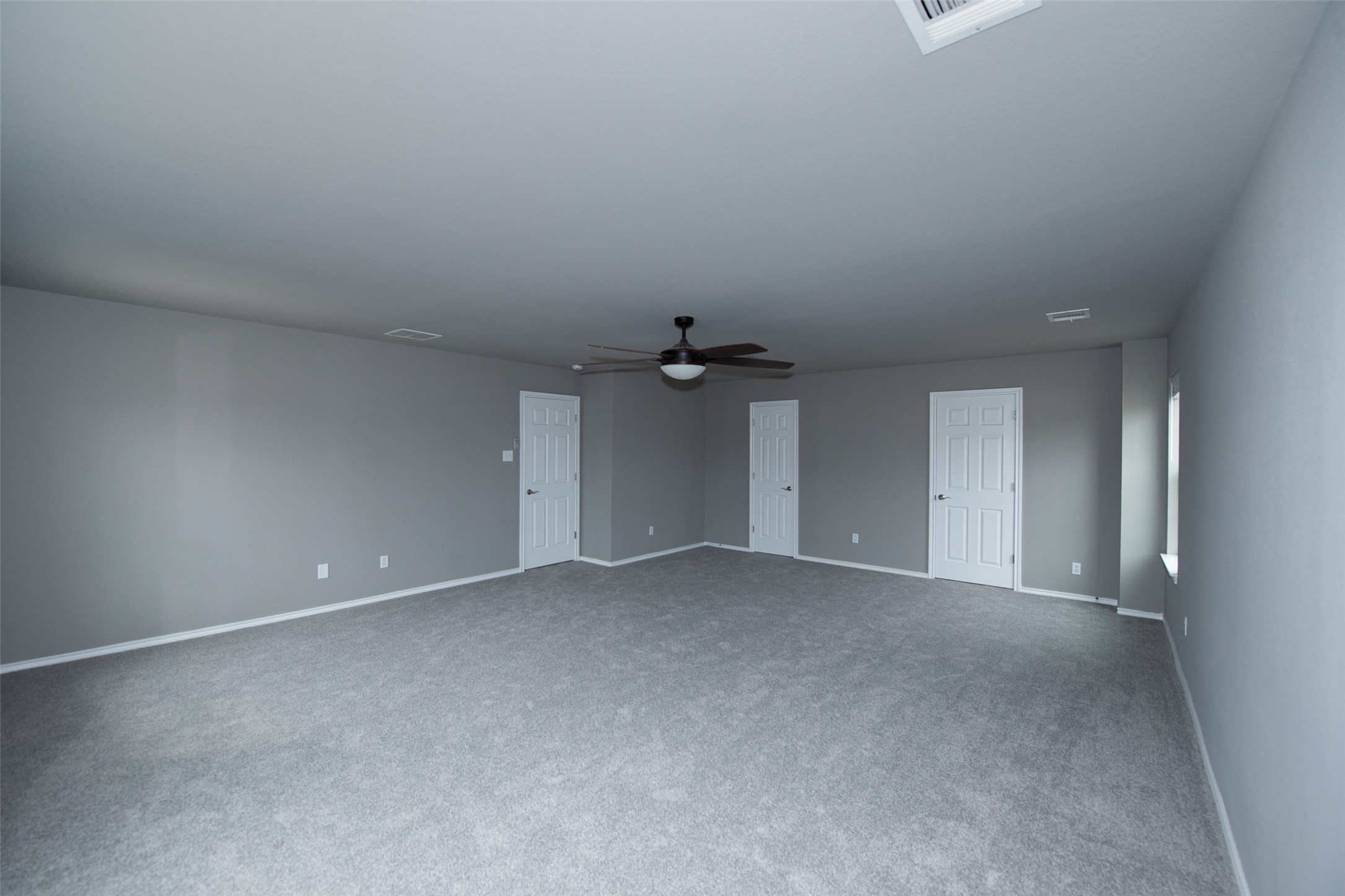 184 Tulip Cove Kyle, TX 78640 - Photo 19 of 40 an empty room with a window and a ceiling fan