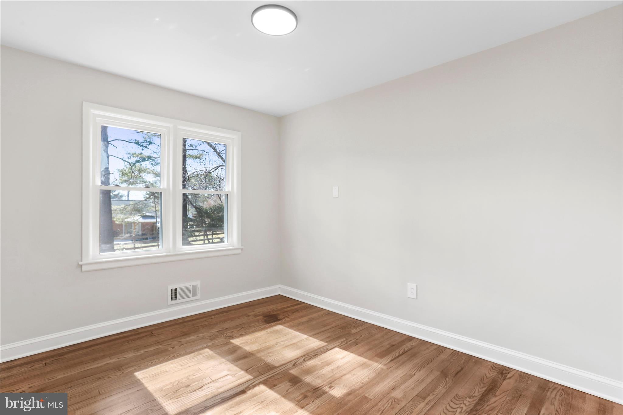 10 Linden Boulevard Middletown, MD 21769 - Photo 9 of 28 an empty room with a window