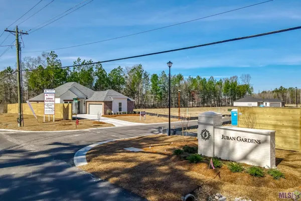 $353,990 | 10632 Deric Avenue, Denham Springs, LA 70726