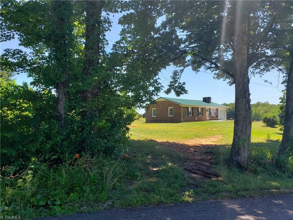 3064 Creasey Chapel Road Stuart, VA 24171 - Photo 3 of 28