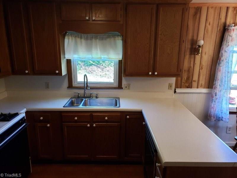 3064 Creasey Chapel Road Stuart, VA 24171 - Photo 5 of 28