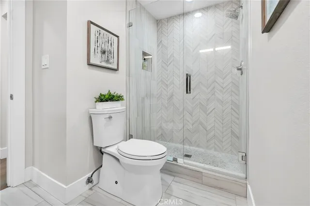 a bathroom with a toilet and a shower