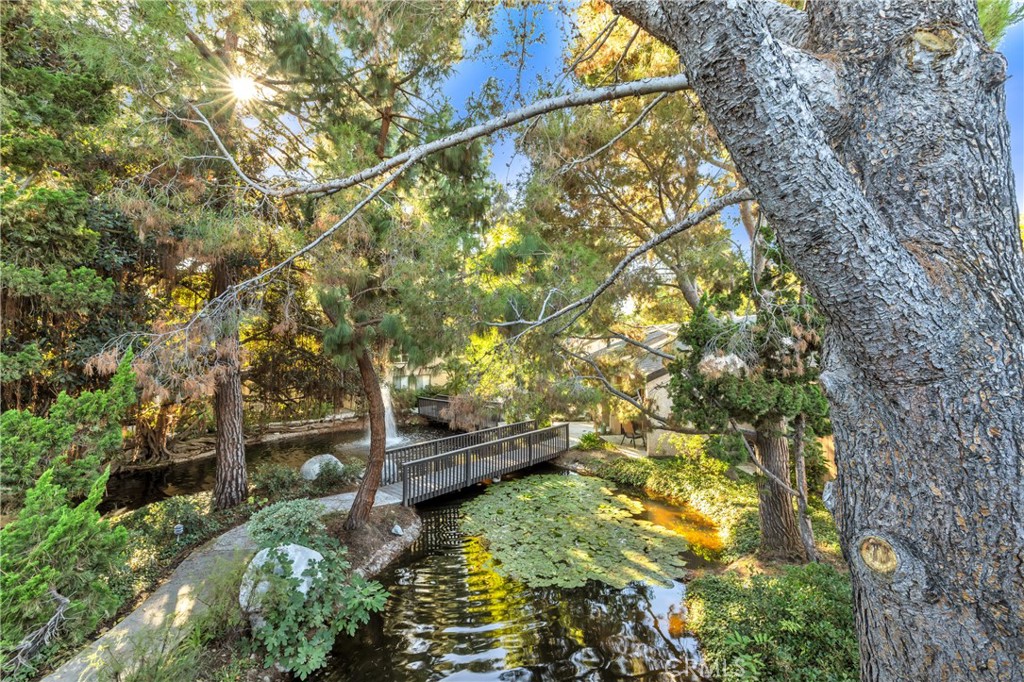 7890 East Spring Street, Unit 10F Long Beach, CA 90815 - Photo 26 of 31 a backyard of a house with lots of green space