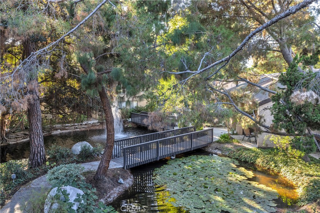 7890 East Spring Street, Unit 10F Long Beach, CA 90815 - Photo 27 of 31 a backyard of a house with lots of green space