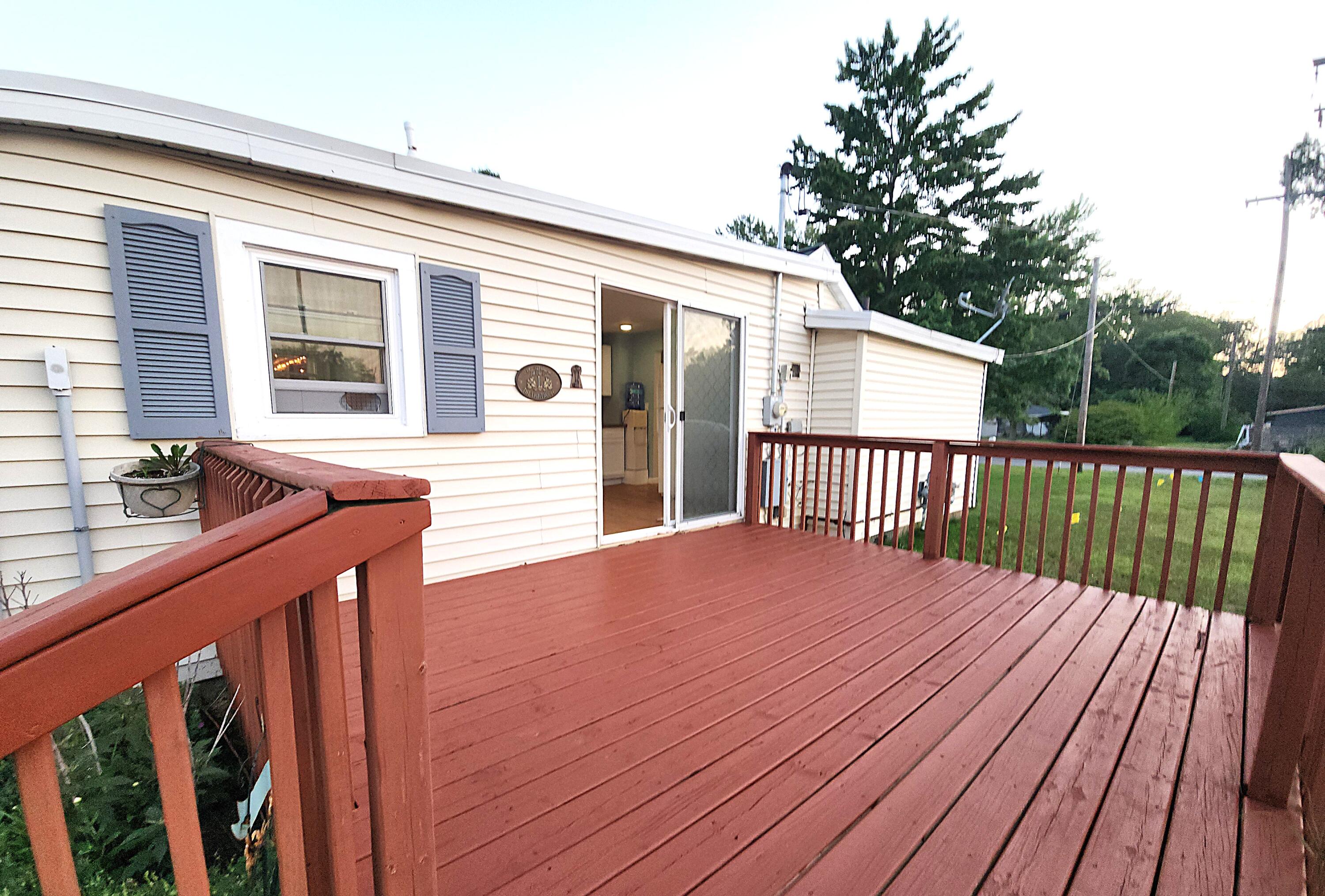 1150 Quarterline Road Muskegon, MI 49442 - Photo 5 of 20 Deck
