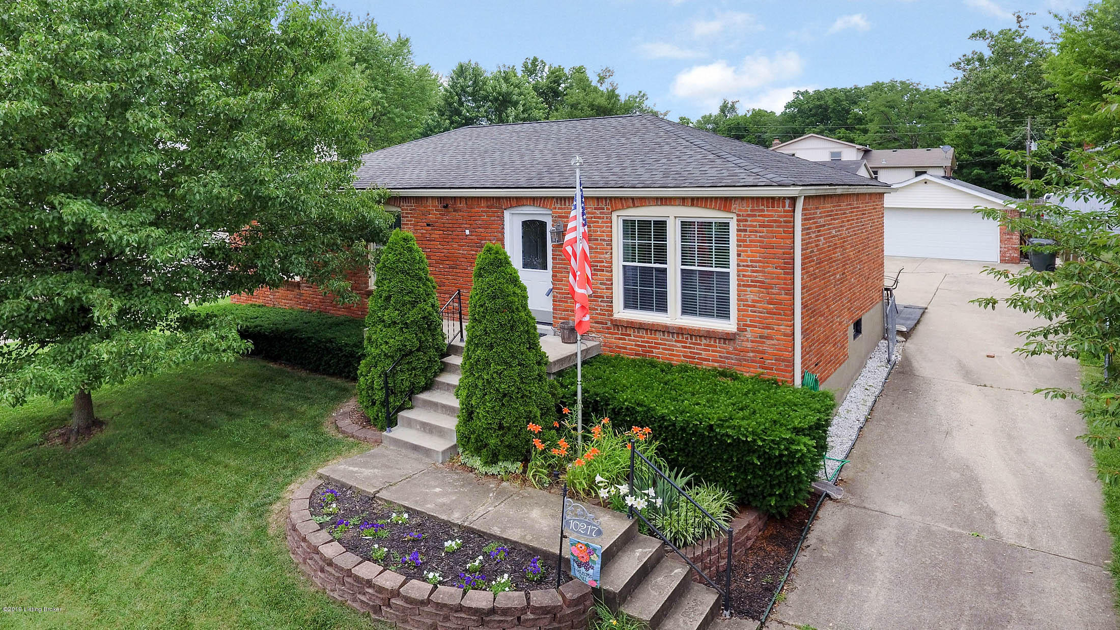 10217 St Rene Road Louisville, KY 40299 - Photo 1 of 39 004