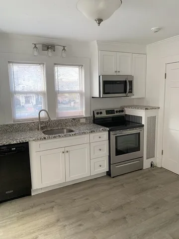 $2,900 | 7 Abbott Street, Unit 2, Wellesley, MA 02482