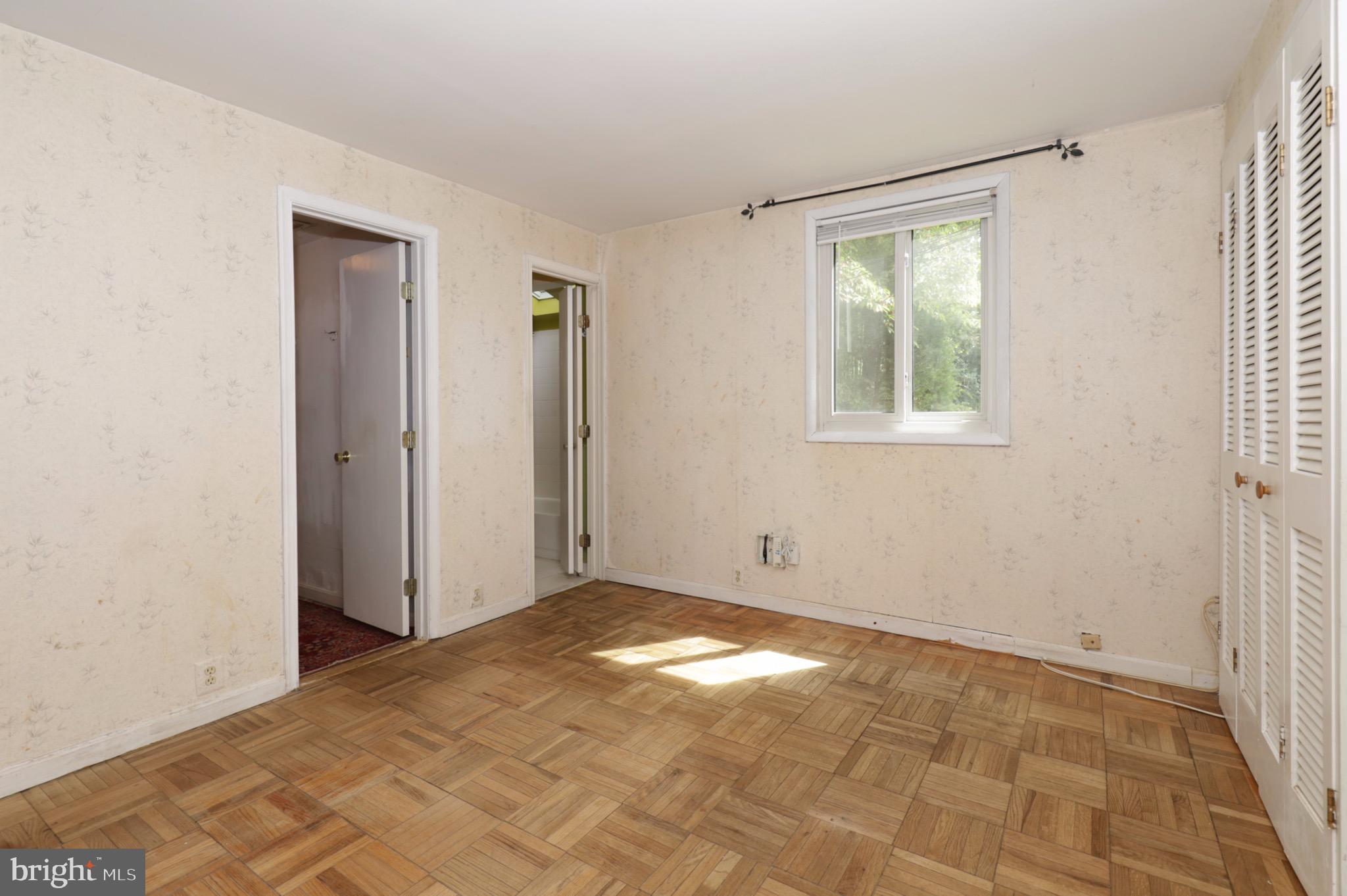7817 Fort Hunt Road Alexandria, VA 22308 - Photo 19 of 51 Primary Bedroom with Private Bathroom