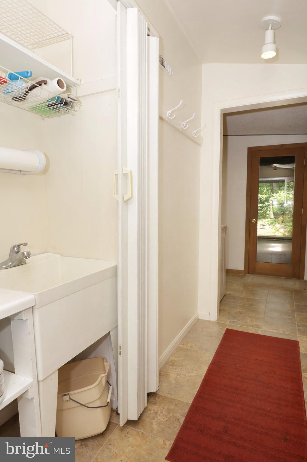 7817 Fort Hunt Road Alexandria, VA 22308 - Photo 34 of 51 Mud Room with Utility Sink
