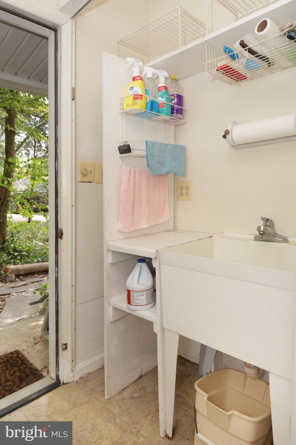 7817 Fort Hunt Road Alexandria, VA 22308 - Photo 35 of 51 Utility Sink
