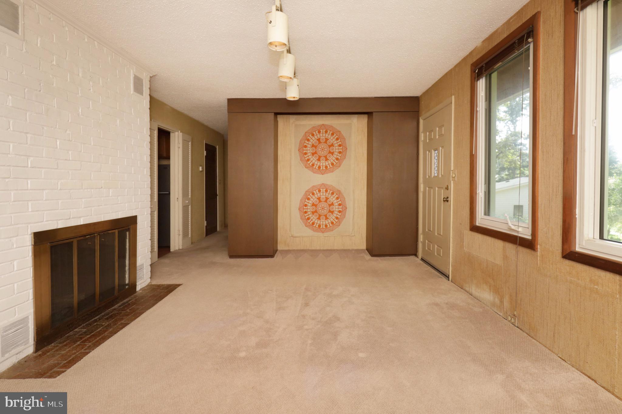7817 Fort Hunt Road Alexandria, VA 22308 - Photo 7 of 51 Living Room with Two Built-in Closets