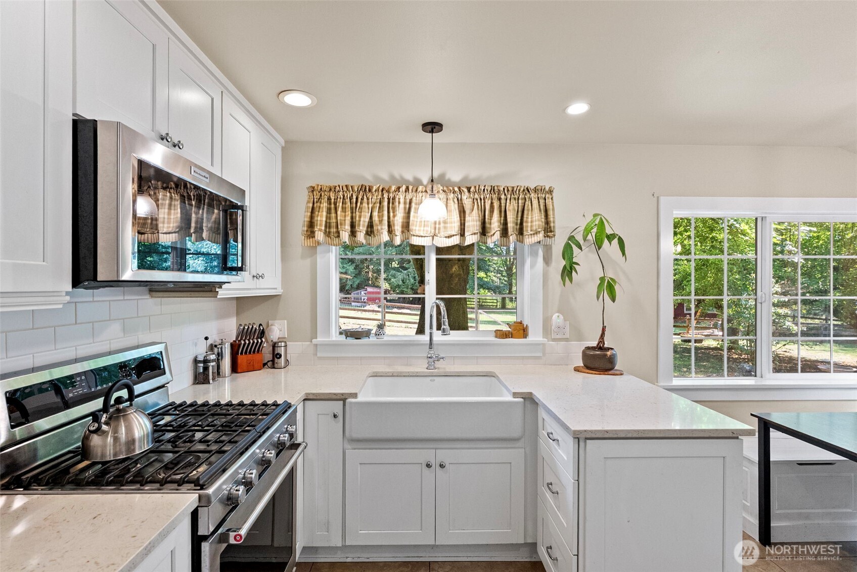 10191 West Belfair Valley Road Bremerton, WA 98312 - Photo 11 of 34