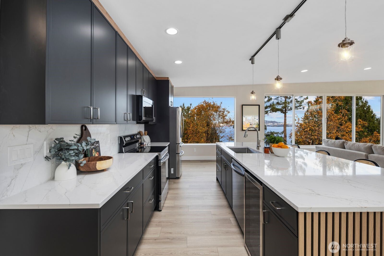 1701 41st Avenue Southwest Seattle, WA 98116 - Photo 16 of 40