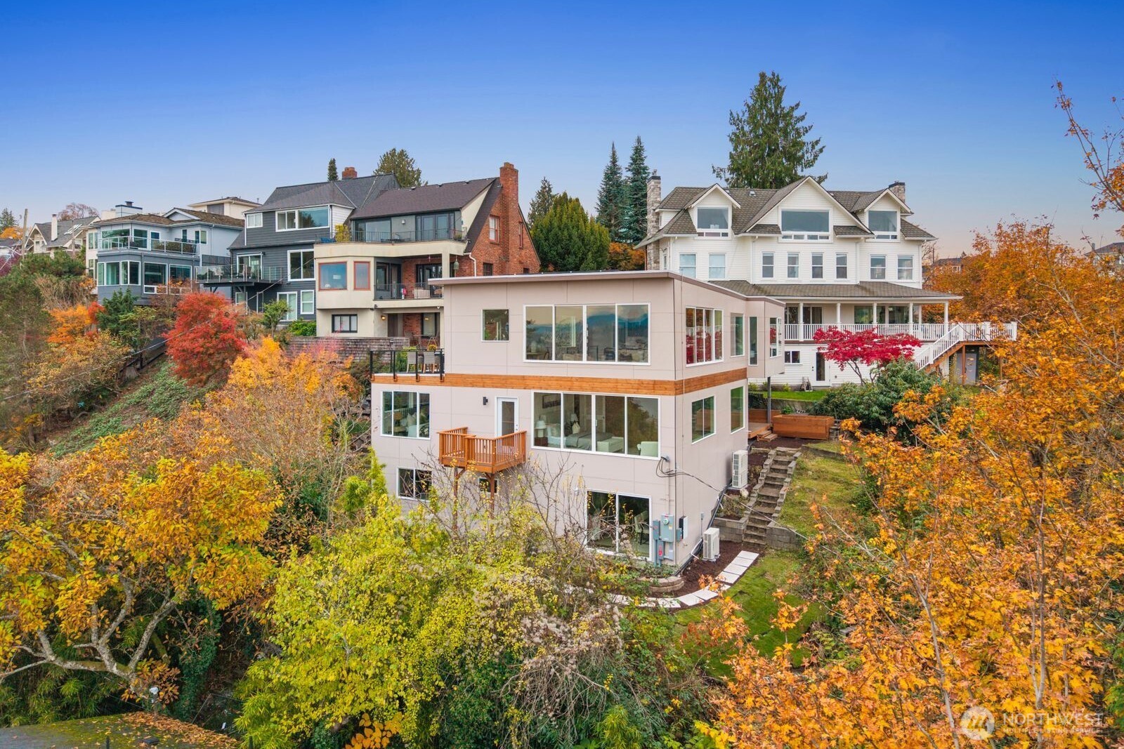 1701 41st Avenue Southwest Seattle, WA 98116 - Photo 7 of 40