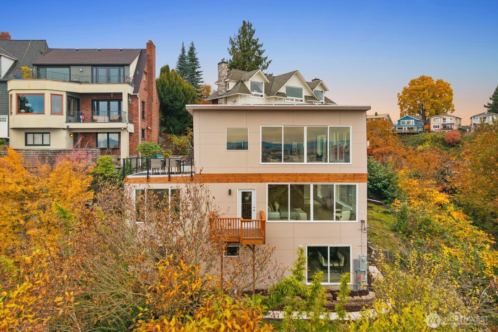 1701 41st Avenue Southwest Seattle, WA 98116 - Photo 8 of 40