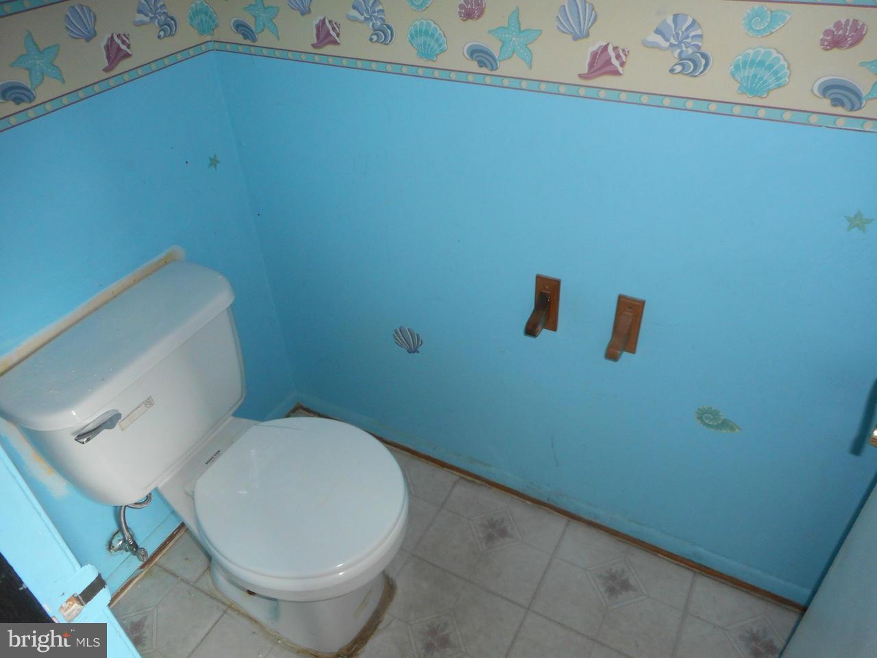 17518 Hoskinson Road Poolesville, MD 20837 - Photo 12 of 22 a bathroom with a toilet and a sink