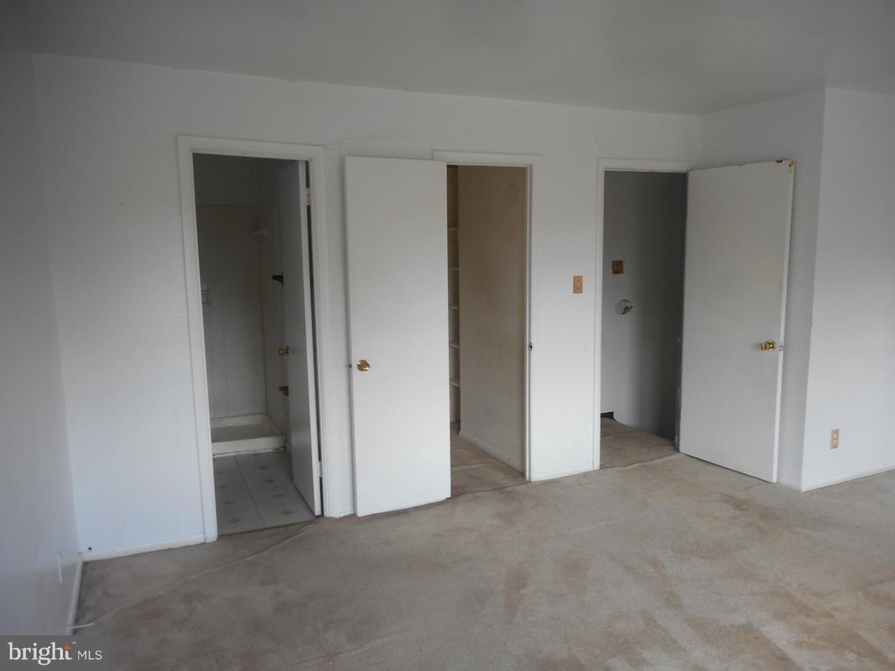 17518 Hoskinson Road Poolesville, MD 20837 - Photo 16 of 22 a view of an empty room