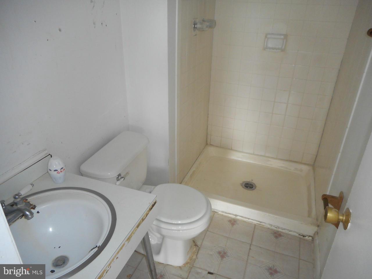 17518 Hoskinson Road Poolesville, MD 20837 - Photo 17 of 22 a bathroom with a toilet and a sink
