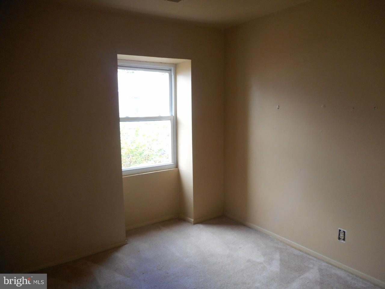 17518 Hoskinson Road Poolesville, MD 20837 - Photo 18 of 22 an empty room with a window