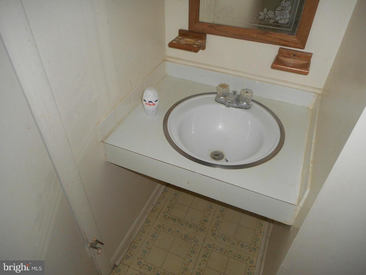 17518 Hoskinson Road Poolesville, MD 20837 - Photo 20 of 22 a bathroom with a sink and mirror
