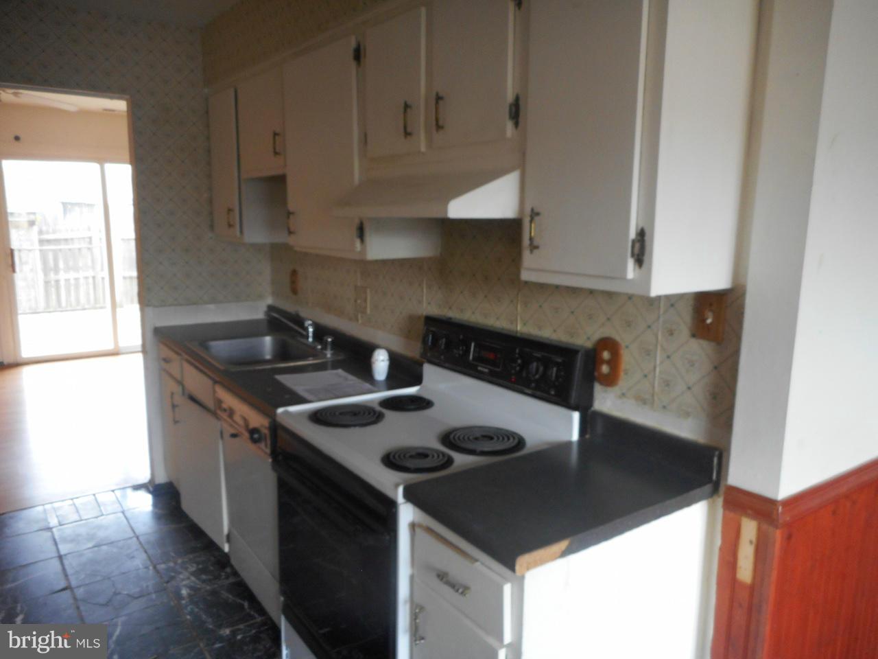 17518 Hoskinson Road Poolesville, MD 20837 - Photo 5 of 22 a kitchen with stainless steel appliances granite countertop a sink stove and cabinets