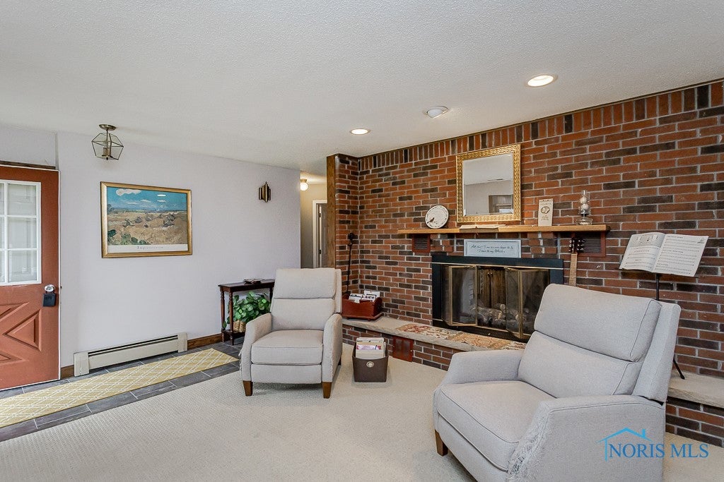 5376 Alexander Road Pemberville, OH 43450 - Photo 19 of 50 Living Room