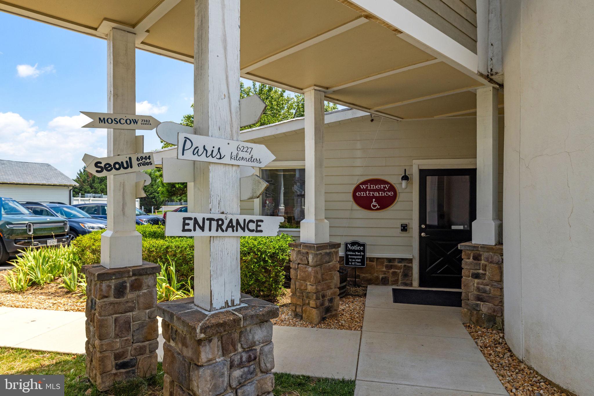 6190 Georgetown Road Broad Run, VA 20137 - Photo 67 of 95 The entryway