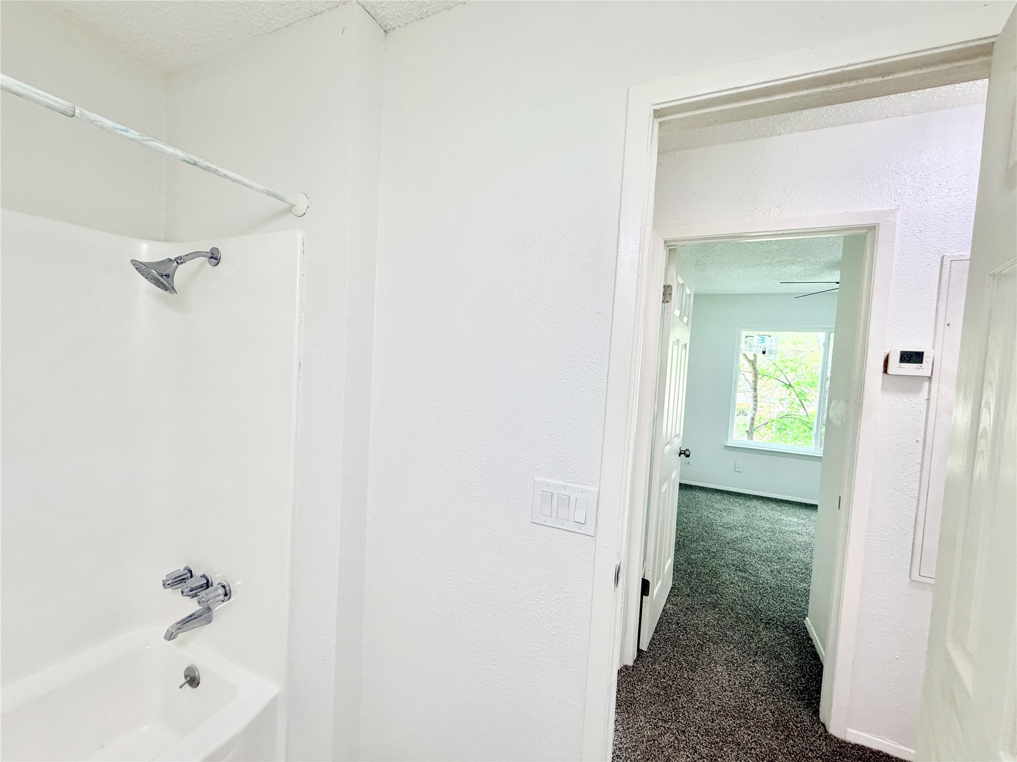 9623 Covey Ridge Lane Austin, TX 78758 - Photo 31 of 40 Bathroom featuring shower / bathtub combination, dark carpet, and a textured ceiling
