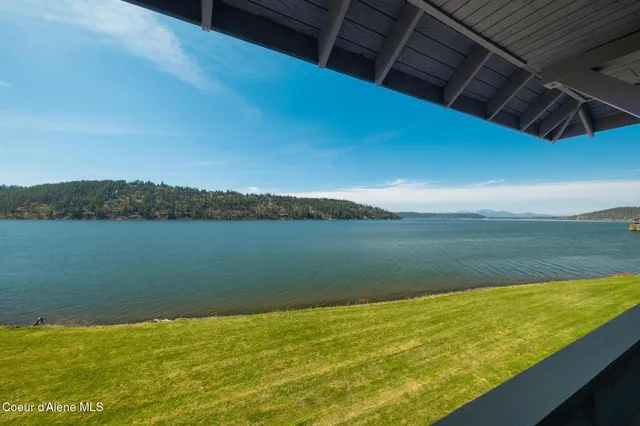 $815,000 | 4549 South Arrow Point Drive, Unit 207, Harrison, ID 83833