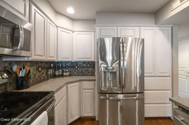 $815,000 | 4549 South Arrow Point Drive, Unit 207, Harrison, ID 83833