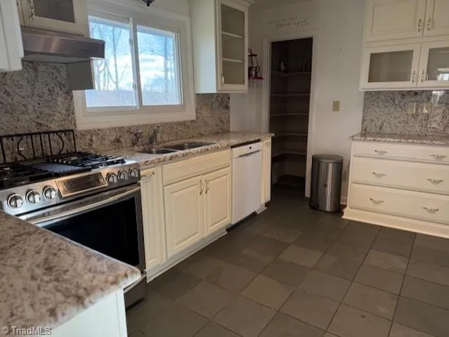 $363,000 | 344 Knollwood Drive, Wilkesboro, NC 28697