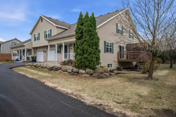 $290,000 | 923 Chandler Lane, Sun Prairie, WI 53590