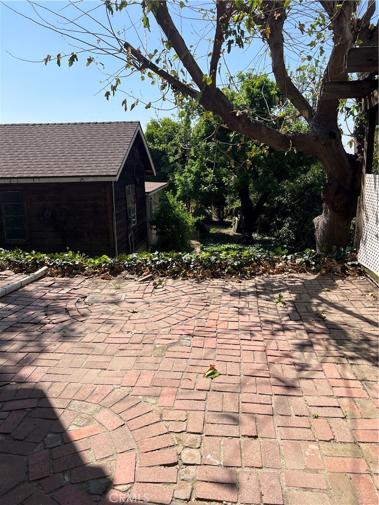 10568 Foothill Boulevard Sylmar, CA 91342 - Photo 33 of 34 a view of house with snow on the ground