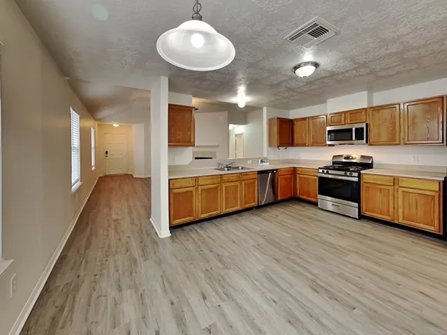 $1,665 | 931 Redcrest Springs Court, Houston, TX 77073